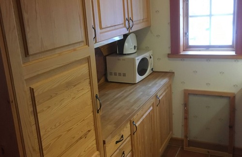 Mora House | Attractive timber lodge near lake beach