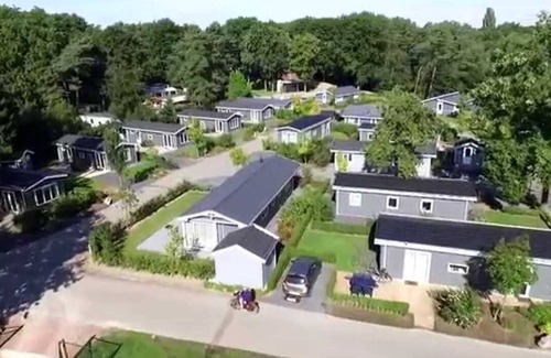 Belfeld Ski Chalet | Attractive vacation home at Europarcs Maasdunen in Limburg natural landscape