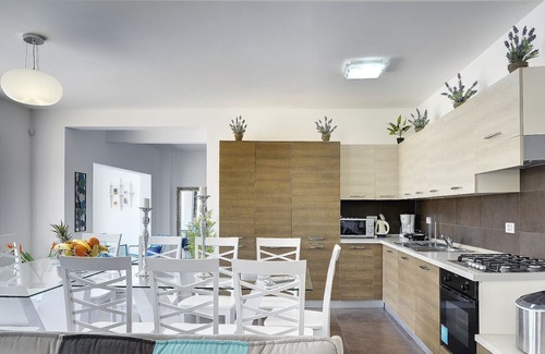 Muzini House | Attractive villa with pool, sauna, table tennis