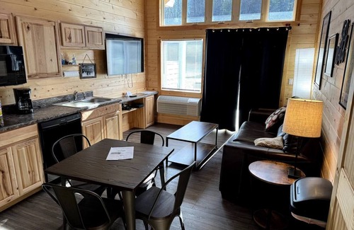 Bramwell Cabin | ATV TrailCamp: Conrad's Cottage- Just seconds from the HMT Pocahontas Trailhead!