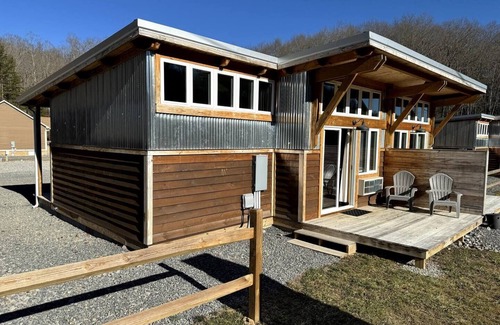 Bramwell Cabin | ATV TrailCamp: Conrad's Cottage- Just seconds from the HMT Pocahontas Trailhead!