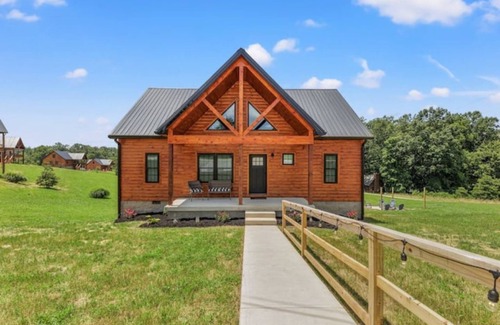 Rogers Cabin | ATV Trailer Parking/NEW/5 min to Natural Bridge