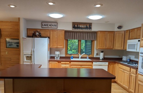 Hayward House | ATV/UTV and Snowmobile on the Famous Chippewa Flowage - Pontoon Rentals