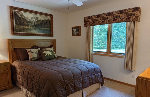 Hayward House | ATV/UTV and Snowmobile on the Famous Chippewa Flowage - Pontoon Rentals