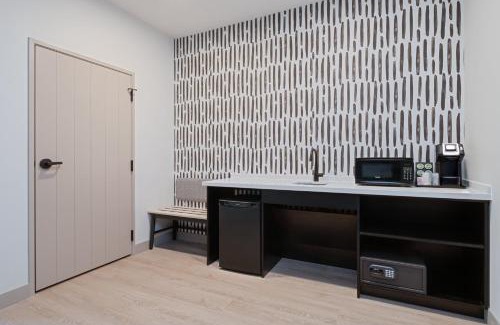 Waldron Hotel | Atwell Suites Kansas City Airport by IHG