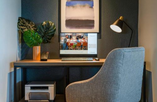 Waldron Hotel | Atwell Suites Kansas City Airport by IHG