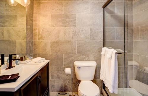 Madison Apartment | Atwood Ave. Free Parking. Central Air. 2nd floor.