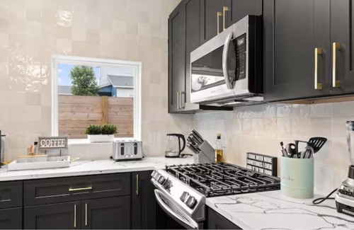 St. John - Coronado Hills Condo | ATX Luxury Retreat - Sleeps 6, Updated, NEW!