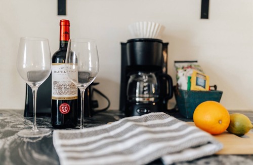 Sweetbriar Cottage | ATXSummerGem@SoCOKingBed