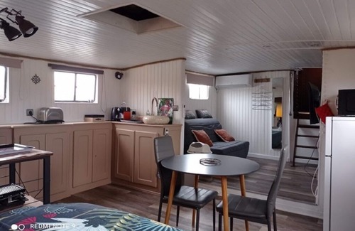 Aigues-Mortes Boat Rental | ATYPICAL AND UNUSUAL STAY ON OUR PENICHE LA CORADINE WITH SPA ON REQUEST