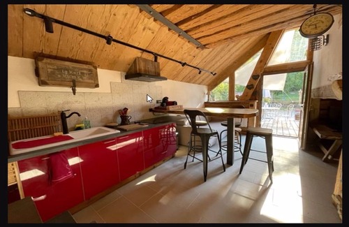 Bloye House | Atypical apartment in a pony club