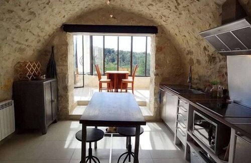 Menerbes Apartment | Atypical apartment with large terrace overlooking the Luberon