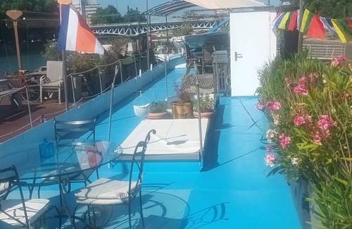 2nd Arrondissement Boat Rental | ATYPICAL COMFORT ROOM ON A BARGE ON THE RIVER SAONE