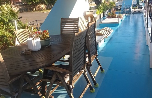 2nd Arrondissement Boat Rental | ATYPICAL COMFORT ROOM ON A BARGE ON THE RIVER SAONE