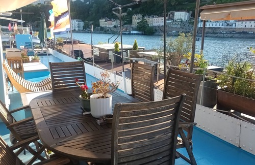 2nd Arrondissement Boat Rental | ATYPICAL COMFORT ROOM ON A BARGE ON THE RIVER SAONE