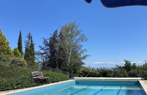 Chateaugay House | Atypical house with panoramic view and swimming pool.