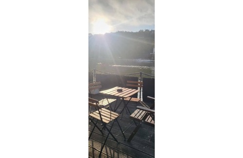 Grand Lyon Boat Rental | Atypical, peaceful houseboat in Confluence
