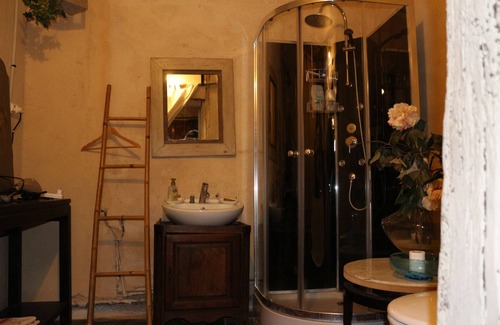 Vailhourles House | Atypical room in Moulin à Huile