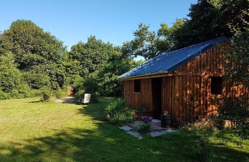 Mael-Carhaix House | Atypical wooden chalet, surrounded by greenery, quiet, the birds will rev
