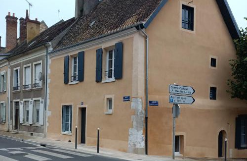 Nogent-le-Rotrou House | Au 66 Maison centre ville-Parking gratuit et WIFI