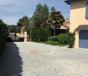 Idron Villa | AU BONHEUR