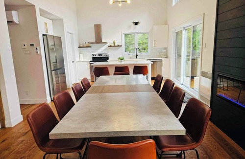 Beaulac-Garthby House | Au Bord du Lac Aylmer- Spa- 10 personnes