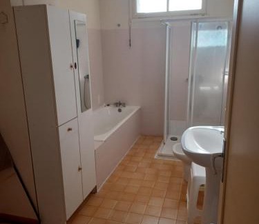 Clermont-Pouyguilles House | Au Broca