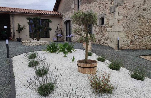 Cuneges House | Au Cœur de la Campagne ! Maison Avec spa et Piscine Privée
