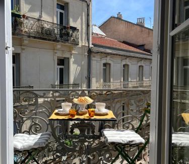 Comedie Bed & Breakfast | Au cœur de M