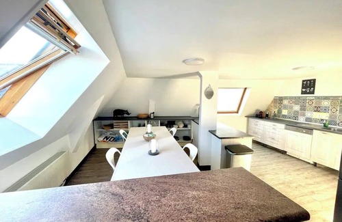 Centre Erlon Apartment | Au Coeur du Champagne, Découvrez un Logement Spacieux et Lumineux !