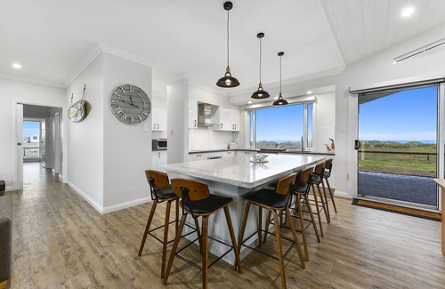 Eight Mile Creek House | "ON THE BEACH " LUXURIOUS ACCOMMODATION