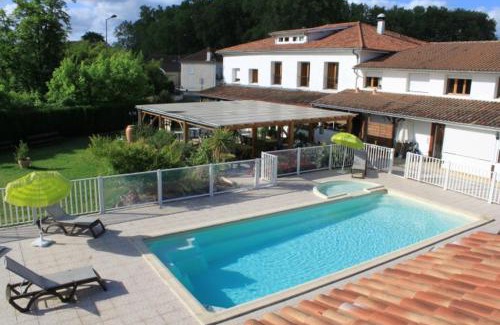 La Celle-sous-Gouzon Hotel | Au Feu De Bois