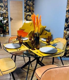 Saintes Apartment | "Au Fil de la Charente" - Coeur de Saintes - WIFI Clim - Classé 4 étoiles - 4 pers