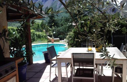 Espinasses House | Au Paradis des Grillons