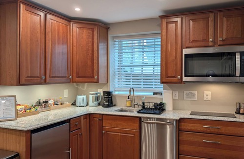 Tenleytown House | AU Park Executive Apt near Metro, Private Entrance, Large Windows