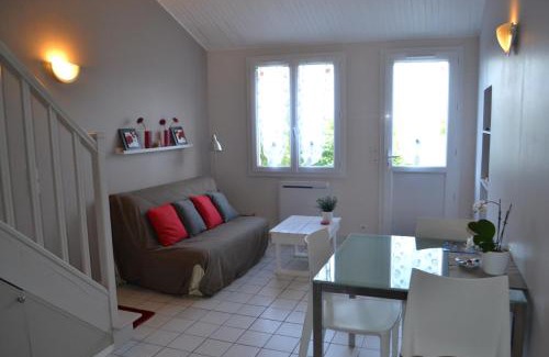 Jonzac House | Au Pas Du Chateau