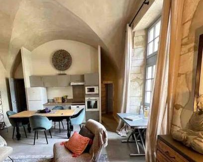 Lussan Apartment | Au pays de Gide appart feutré dans un château