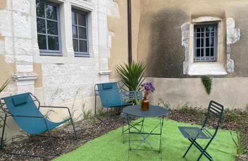 Lussan Apartment | Au pays de Gide appart feutré dans un château