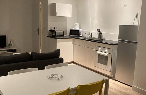 Lons-le-Saunier Apartment | Au Pays des Lacs, 6 Pers/Parking Gratuit