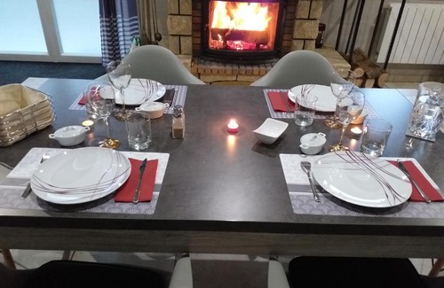 Saint-Martin-du-Frene Bed & Breakfast | Au petit bonheur