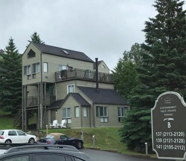 Mont-Tremblant Apartment | Au Pied de la Montagne CITQ29570Quatre