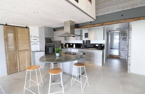 La Jumelliere House | "Au Tour des Sens "