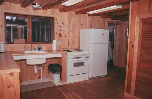Au Train House | Au Train Island View Lodge: Golden Leaves and Tranquil Waters - Your Fall Escape