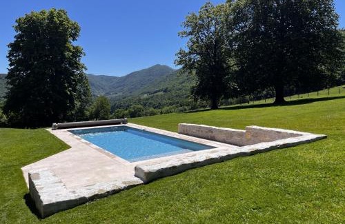 Saint-Rambert-en-Bugey Villa | Au Verger Maison de charme avec piscine