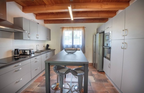Vesseaux Villa | Aubenas Vals LES Bains, Rivière 15 Mns, Villa Neuve, 12 Personnes, Climatisée