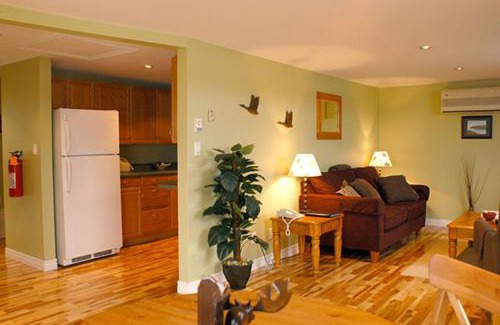 Cheticamp Hotel | Auberge Bay Wind Suites