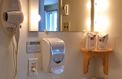 Saint-Joseph-de-la-Rive Hotel | Auberge Beauséjour