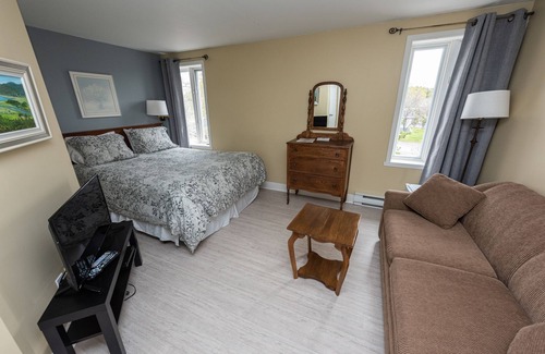 Saint-Joseph-de-la-Rive Hotel | Auberge Beauséjour