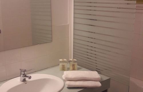Saint-Yorre Hotel | Auberge Bourbonnaise