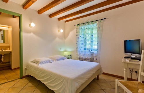 Nebouzat Hotel | Auberge De La Moreno